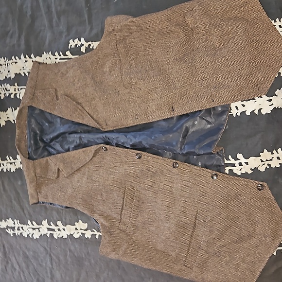 Vest - Picture 1 of 2